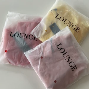Lounge Underwear  - Säljer dessa tre string trosor från Lounge Underwear, eftersom jag köpte de i fel storlek! Såg direkt jag fick dem att de var alldeles för stora för mig, så de är helt otestade💗 100kr/st plus frakt!   