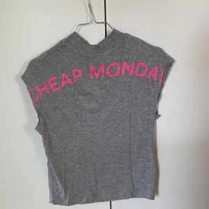 Cheap monday tröja - Tröja från cheap monday från afound.  Aldrig använd