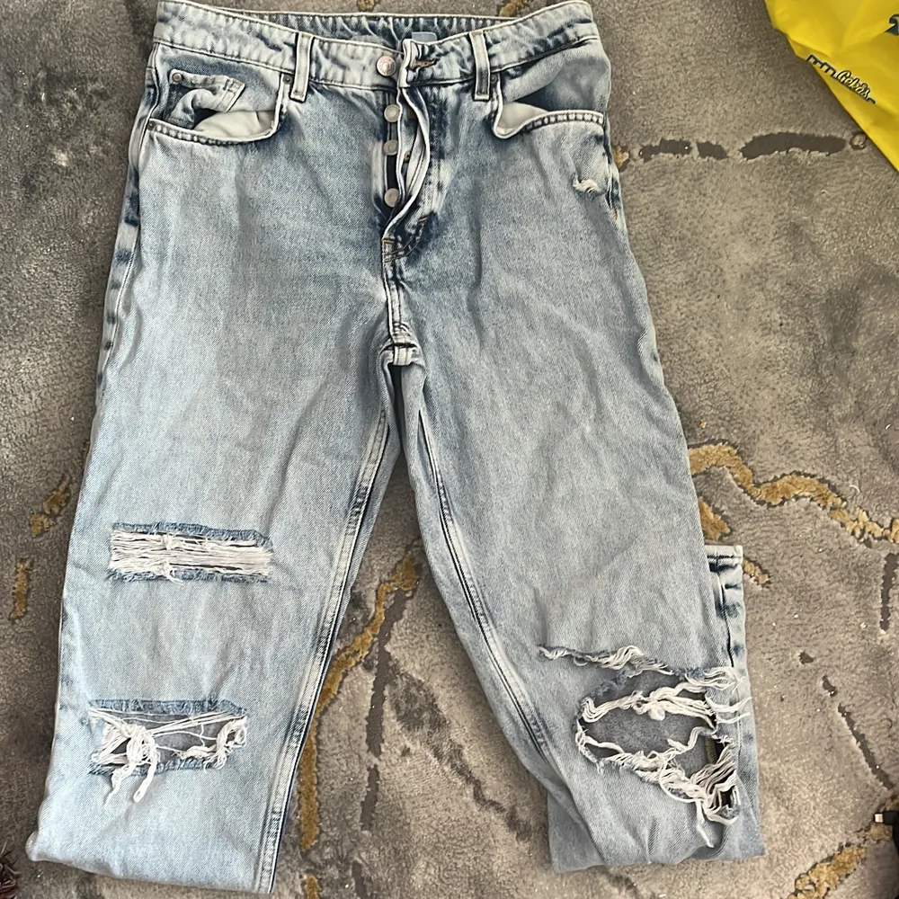 Raka jeans från hm. Nya. Storlek 36.. Jeans & Byxor.