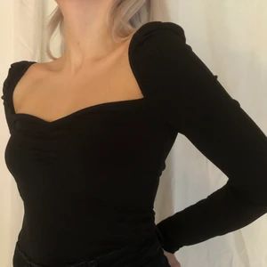 Svart topp - Svart topp i populär modell. Använd endast ett fåtal gånger, därav i nyskick.