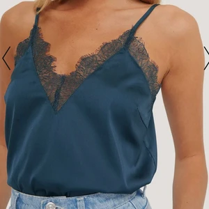 Spetslinne - NAKD - Superfint linne från NA-KD som tyvärr inte kommer till användning.. säljer för 80 kr + frakt 🖤