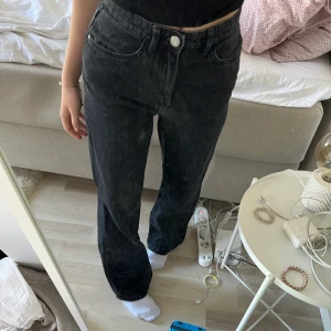 Svarta jeans  - Super fina jeans från Lindex i storlek 34 , säljer för 100+ frakt 💓💓
