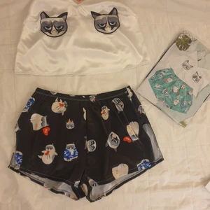 Ny Grumpy cat pijamas set  str. S  - Jättefint pijamas set Grumpy Cat . Helt ny passar som present till en vuxen kvinna eller till tonåring tjej . Material Polyester 90 % 10 spandex.kan skicka med posten 26 kr 