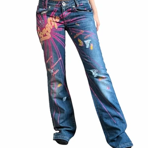 MISS SIXTY jeans storlek S - märke: Killah by Miss Sixty. 💋 storlek: S. köptes sent 90-tal. möts upp i stockholm eller fraktar. 🖤 midjemått 88cm. innerbenslängd 88cm