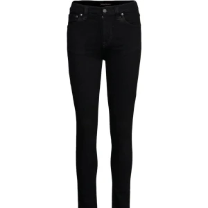 Nudie jeans - Storlek: W26 L32 Nudie jeans, svarta, skinny jeans & high rise. Knappt använda. Köptes för 800 kr, säljer de för 200 kr för de är för långa.