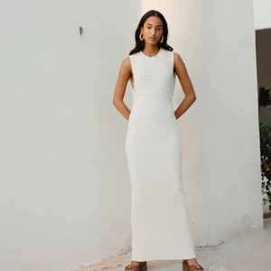 Slutsåld stickad klänning från Mango! - TRYCK EJ PÅ KÖP NU‼️ Stickad klänning med slits från Mango!🌼 Slutsåld online efter att ha gått viral på tiktok. Bilderna rättfärdigar inte den fina klänningen, in och kika på tjejernas tiktoks för att ge den rättvisa☺️ ‼️BUDGIVNING PÅGÅR, avslutas imorgon 6/