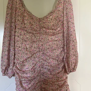 Klänning  - Jättefint klänning nyskick,storlek medium 