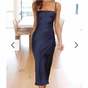 Superfin oanvänd klänning! - OANVÄND! Super fin klänning, nypris ca 1200kr med tull och frakt💕 kan gå ner i pris vid snabb affär!