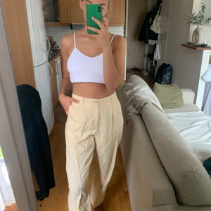 Byxor  - Snygga byxor från second hand i USA. Prislappen var kvar när jag köpte dom. Använt många gånger men i bra skick. 🌸 Köparen står för frakt💗