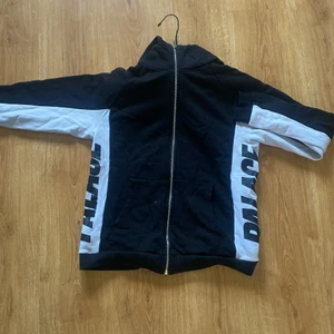 PALACE hoodie - Hoodie från palace. OBS tror det inte är en orginal! Strl S, stor i storleken. Köparen står för frakten 