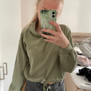 Huvtröja  - Grön Huvtröja med luva