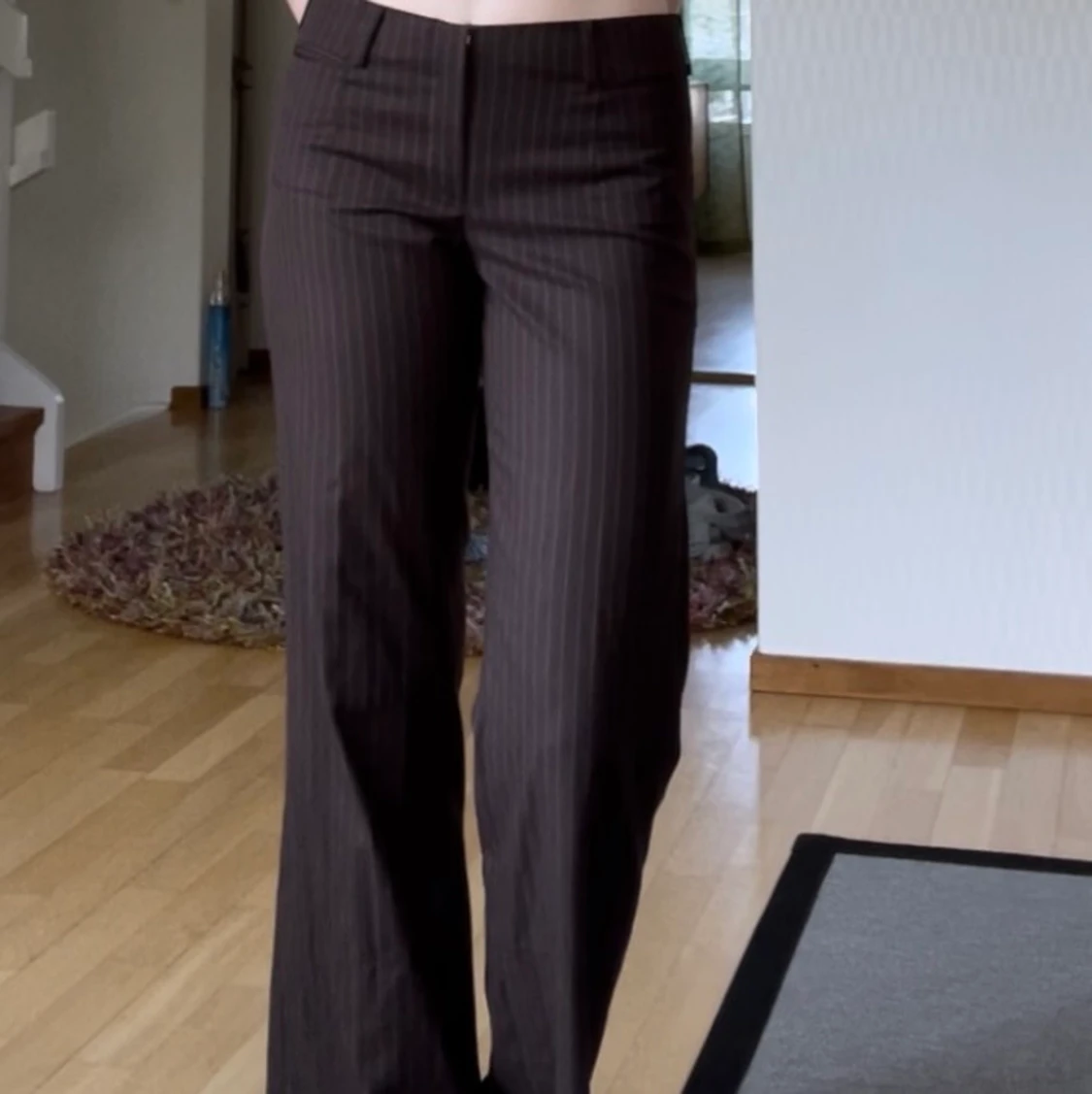 Lågmidjade bruna kostymbyxor - 90