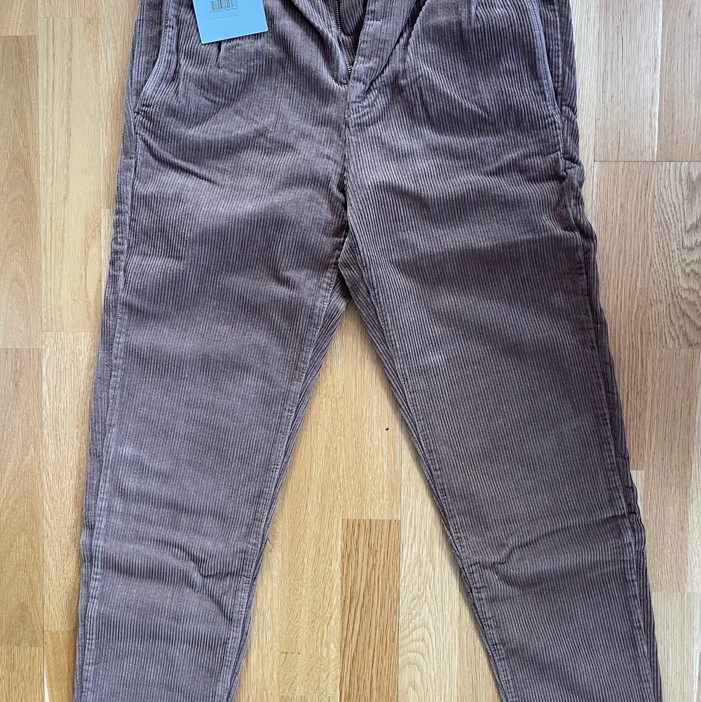 Oanvänd. Jeans & Byxor.