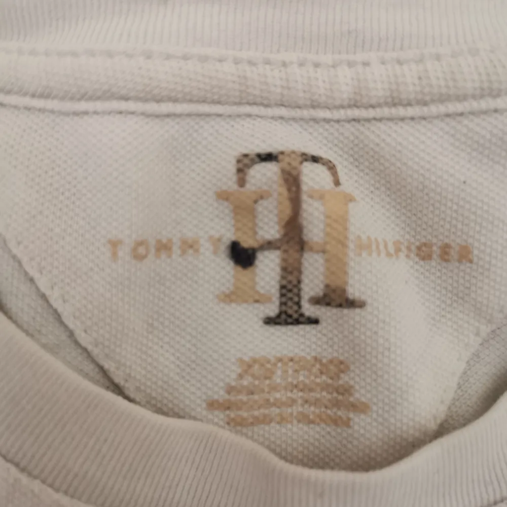 Tommy Hilfiger t shirt fint skick. . T-shirts.