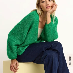 Grön kofta - Säljer denna gröna stickade koftan ifrån Lindex som tyvärr inte kommer till användning. Storlek M/L. Hör av er om ni har mer frågor!