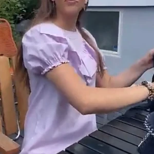 Lila klänning  - Säljer denna klänning som jag endast använt en gång.