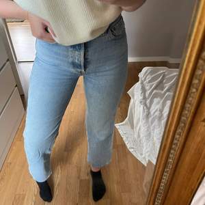 Levis jeans i super bra kvalitet och skick, storlek 29 men är ungefär som en s/34/36, längd 31