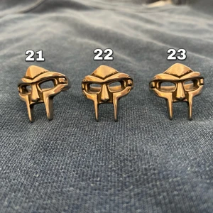 MF DOOM RING - MF DOOM ringar. Finns i tre storlekar och är nyköpta i bra kvalitet!