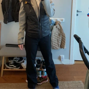 Kostymbyxor  - Säljer mina kostymbyxor då dem är för stora i midjan, nypris runt 400