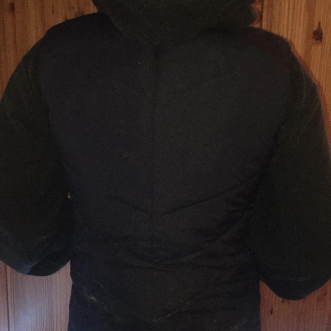 en mörkblå/svart väst från hm - 91