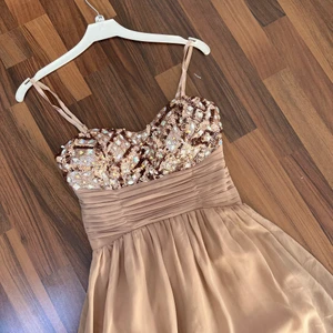 Nelly klänning/ festklänning/balklänning - Oanvänd, pris lapp kvar. 