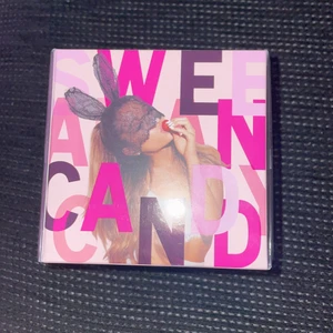 Ariana sweet like candy parfym - Helt oöppnad parfym säljer den eftersom att jag skulle gett den i present blev blev inte riktigt som jag hade tänkt så säljer den här istället helt ny köpte i helgas. Köptes för 450 om jag inte har fel och säljer för 400 kr + frakt 