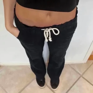 roxy - lånad bild!! jättefina roxy byxor jag köpte på plick men det var fel storlek, passar xs-m!! bud ligger på 500