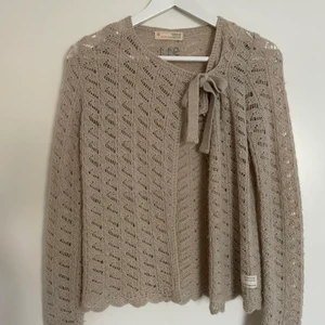 Odd Molly kofta  - Odd Molly kofta i mycket fint skick, endast använd fåtal gånger. Storlek 0 (xs) i färgen beige. 