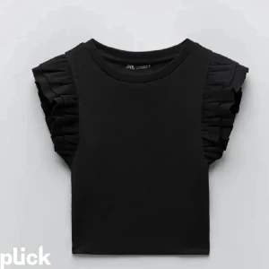 Svart zara topp - En snygg svart topp från zara. Använd fåtal gånger. Priset kan diskuteras