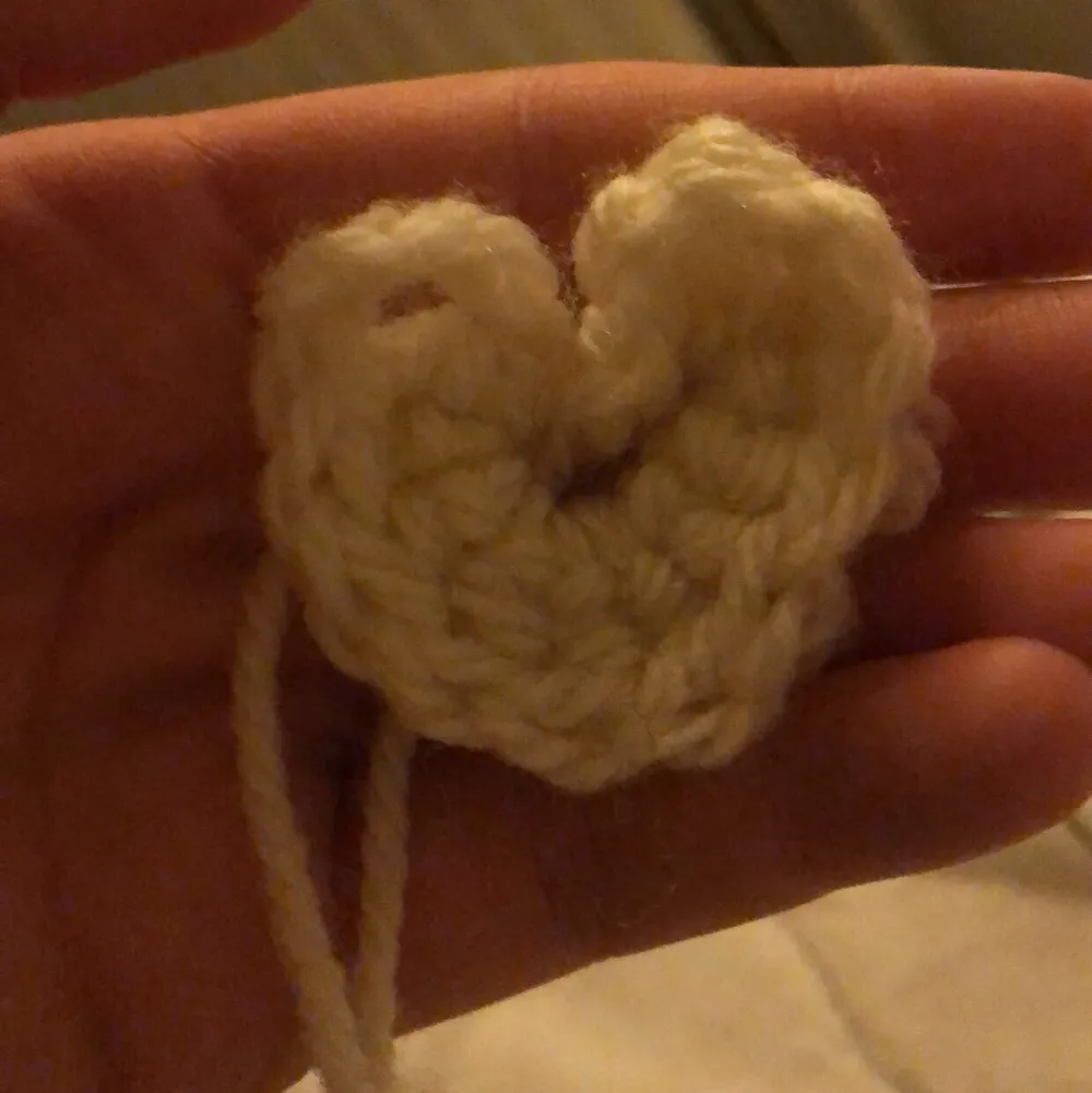 Small heart crocheted . Accessoarer.