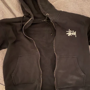 Stussy Zip Up - Säljer min stussy zip hoodie i storlek medium