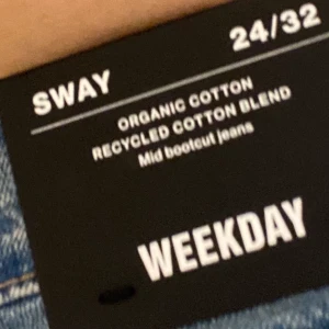 Weekday jeans  - Hej, tänkte nog sälja dessa oanvända endast testade jeansen från weekday, mid waisted bootcut sway med lappen kvar! Priset kan diskuteras vid snabb affär. 300+frakt
