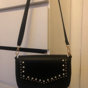 Väska - En jättefin väska. Jag minns inte vart den är ifrån💗