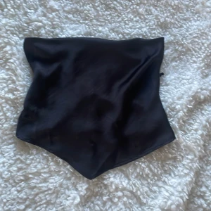 gina tricot  - säljer detta linet för det kommer aldrig till användning, använd 1 gång. väldigt bra skick. köpte för 300 