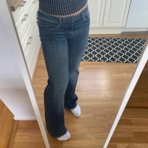 Pepe jeans  - Pepe jeans mid waist i storlek 31/32. Bra skick. Innerbenslängd 83 midjemått rakt över 40💕