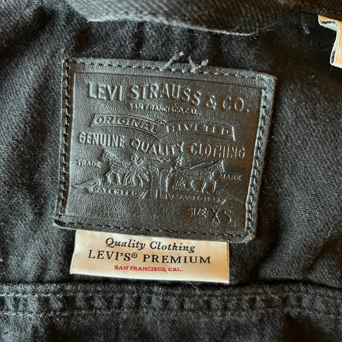 Svart jeansjacka från Levis  - 90