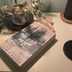 Bok - Säljer en bok som jag läst ut och som jag nu tänker kan få ett nytt hem. I väldigt bra kvalite och inprickat som ny💓Köpare står för frakten.