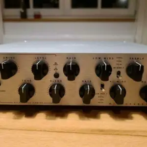 I am selling my Darkglass Microtubes Bass Head in good condition. It is about 3 years old, 2 channels (clean/ overdrive), emulated line-out XLR, 900 watts RMS (4 or 2 ohms), great tone and variety of sound settings, compact and lightweight.footswitch incl