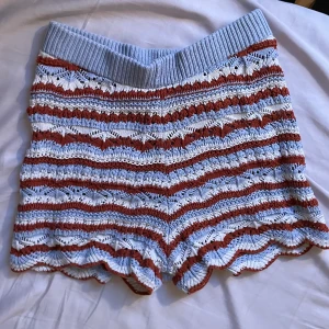 Stickade shorts  - Stickade eller virkade shorts jag vet inte. Supersöta vilket som
