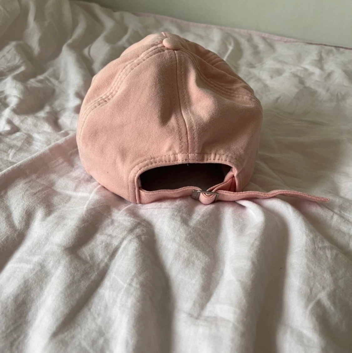 En rosa gantkeps  - 90