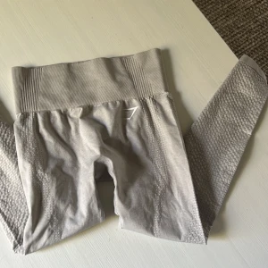 Gymshark springtights  - Gråa springtights från gymshark i storlek S. Använd fåtal gånger, fint skick.