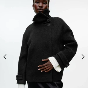 Arket kappa - Intressekoll på min arket kappa då den inte kommer till användning. Köparen står för frakten. Tryck inte på köp direkt. Säljer endast vid ett bra bud.