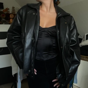 Vinterjacka 🖤 - Scrolla ner på min sida för ytterligare information 🖤