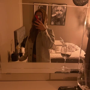 Kort kappa - Lägger upp igen då förra köparen var oseriös budet ligger på 260, skriv för intresse!💓