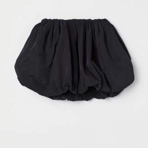 Aldrig använd svart kjol från h&m Nypris 699kr