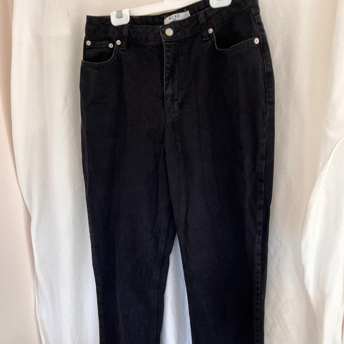 NA-KD svarta jeans - 90