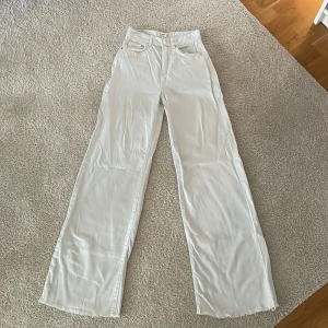 Pull&bear jeans vita storlek 32 - Bara används en gång