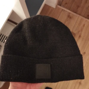 Hugo Boss mössa - Ny utan prislapp. Aldrig använd, 500kr ny. Hjälper en kompis