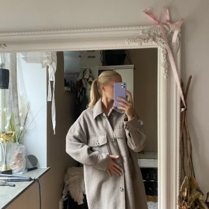 Lång kappa  - Super fin lång kappa som jag aldrig använt 