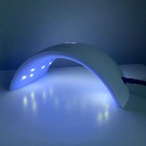 En UV-lampa från nagel-giganten, superbra skick! Finns både 30sek och 60sek